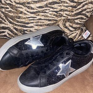 Stylish Black Glitter Sneakers with Silver Star🖤❤️‍🔥🍒